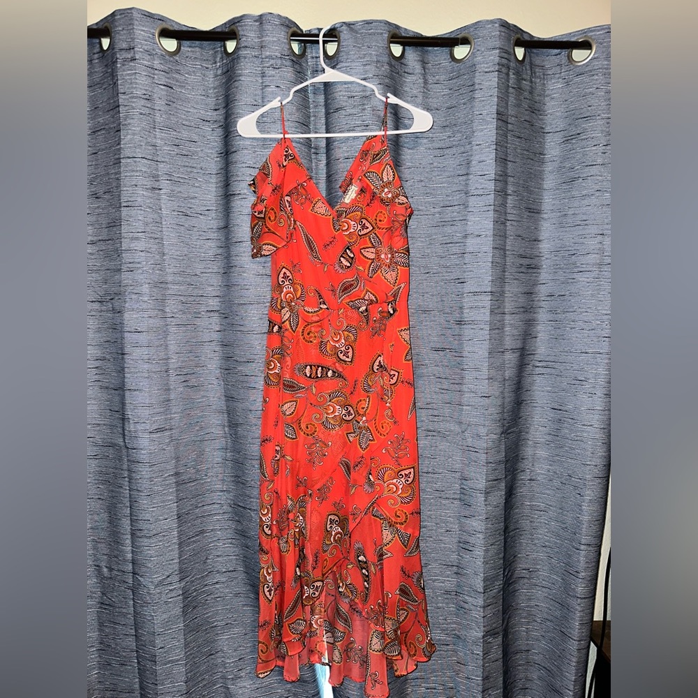 Flows dress from eyeshadow is a size small